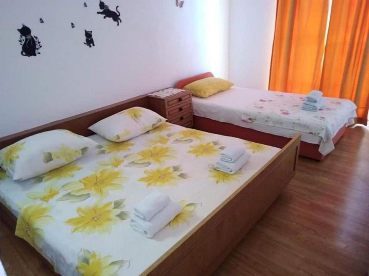 Apartments Miocic Ražanac Exterior foto